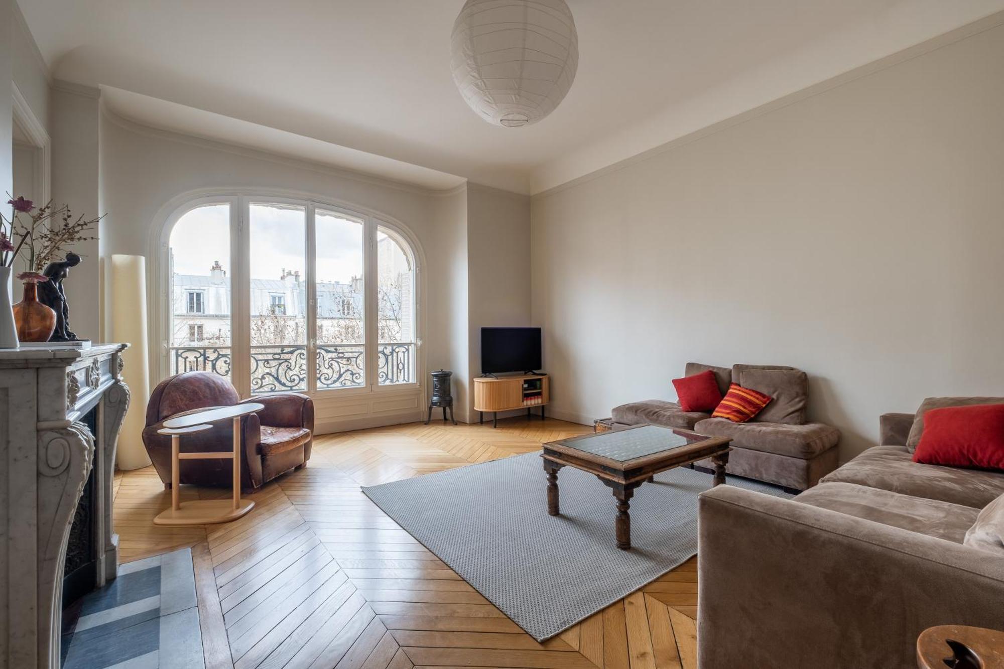 Veeve - A Window To Parigi